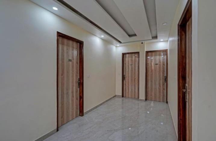 Shourya Hotel And Banquet Ноида Екстериор снимка