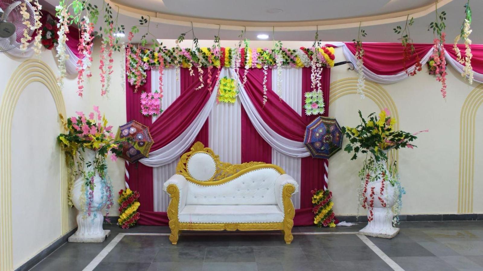 Shourya Hotel And Banquet Ноида Екстериор снимка